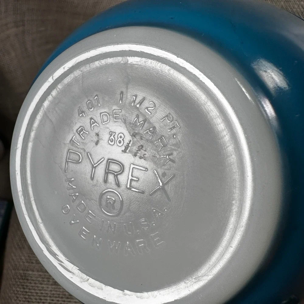 Vintage Pyrex 401 Turquoise Blue Mixing Bowl 1.5 Pint Milk Glass Ovenware USA